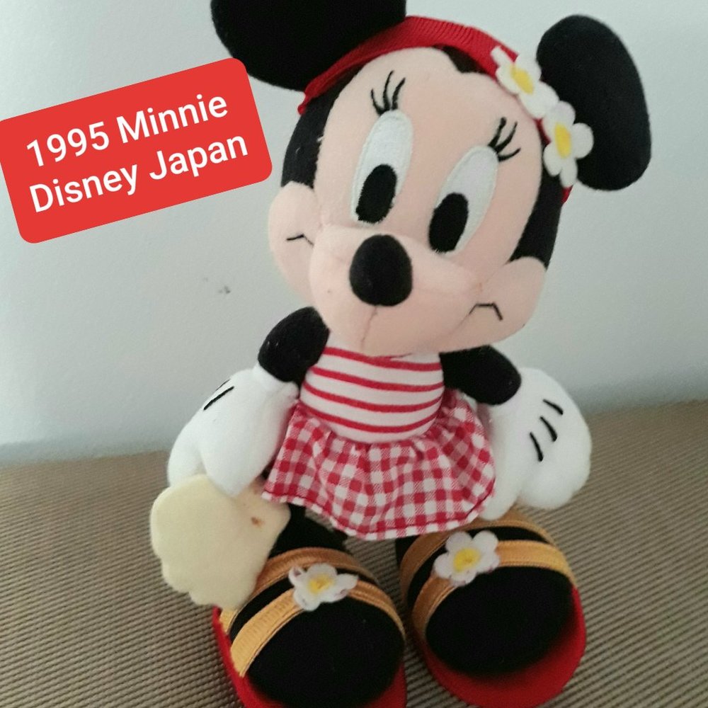 Minnie Mouse Beach Collectible Doll